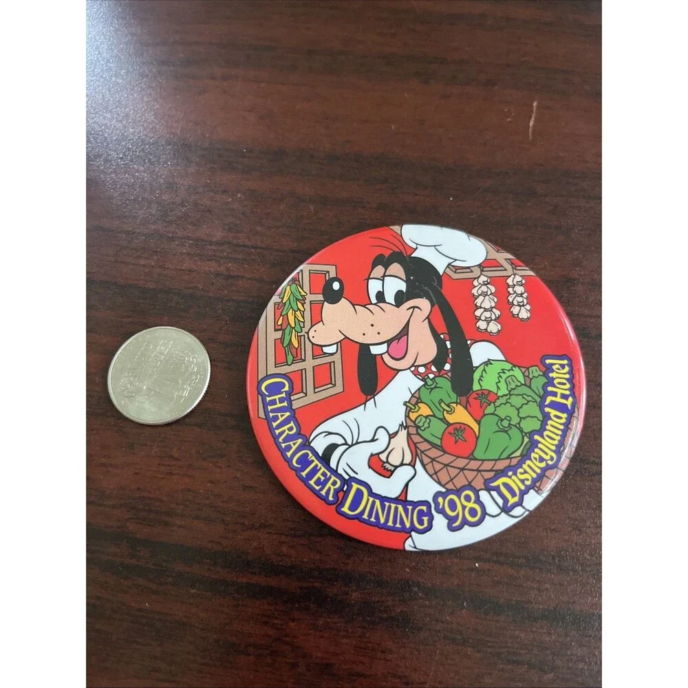 Disneyland Hotel Goofy‎ Character Dining 1998 Button Pin